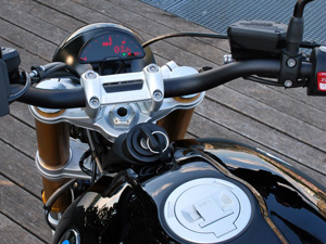 gXR[v@v@BMW R9Tp